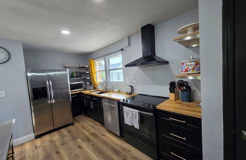 Oak Ridge House | A+ location: UT, Melton Hill Parks, ORNL, shops