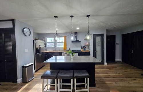 Oak Ridge House | A+ location: UT, Melton Hill Parks, ORNL, shops