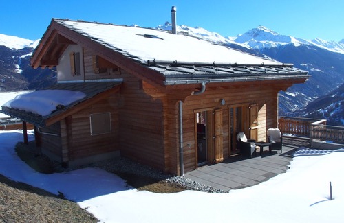 Heremence Ski Chalet | A lovely modern ski chalet in the four valleys area of Switerland