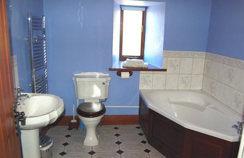 Penrith Cottage | A luxury barn conversion, with superb quality kitchen and extra shower room.