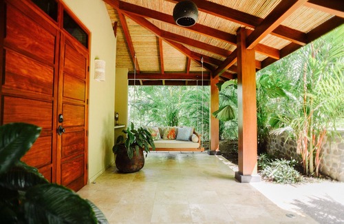 Mal Pais Cottage | A Luxurious Private and Secluded Jungle Retreat
