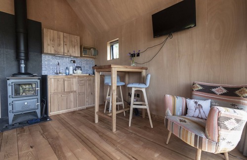 Golspie Cabin | A luxurious unique and cosy off grid beach line fully kitted cabin