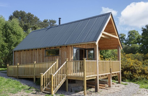 Golspie Cabin | A luxurious unique and cosy off grid beach line fully kitted cabin