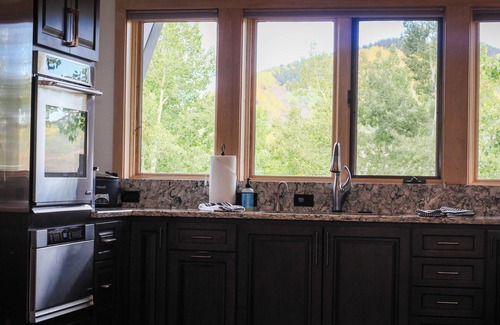Crested Butte House | A luxury mountain retreat with a hot tub and breathtaking views!