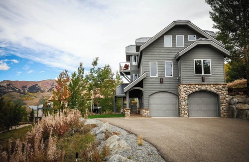 Crested Butte House | A luxury mountain retreat with a hot tub and breathtaking views!