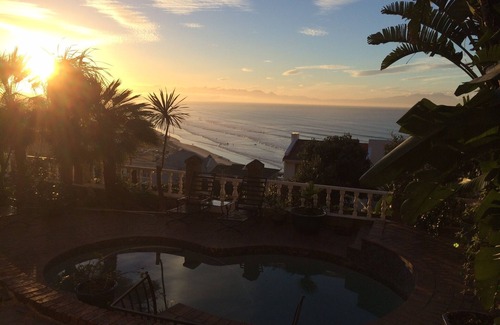 Redhill Apartment | A magnificent view of the Indian Ocean a stone's throw from the beach