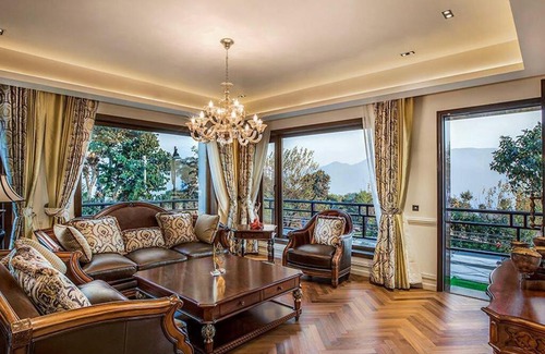 Haridwar Villa | A Majestic Luxurious Villa Overlooking The Ganges