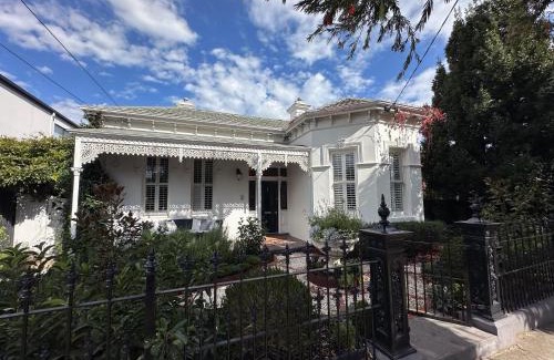 Caulfield South House | A Majestic Victorian Private Rear Access Quarters