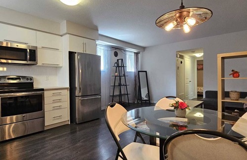 Highland Condo | A Modern and Executive Unit~1 Parking Spot&Great Location - Close To Everything