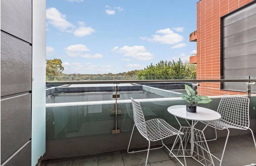 Clifton Hill Apartment | A Nature lovers dream 5km from Melbourne CBD