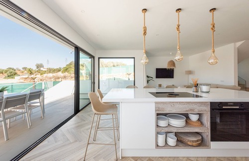 Salema Villa | A New Luxury Vila located in Salema- Sleeps 6/8 - 8 mins walk to the beach