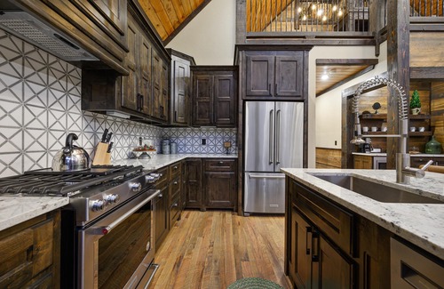 Broken Bow Cabin | A one-of-a-kind architectural masterpiece with massive window wall with view!
