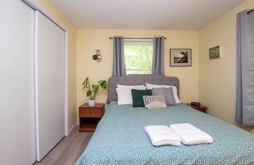 Keuka Park Cottage | A Paradise on the Lake: "Family Home on Keuka Lake with Amazing Bluff Views!"