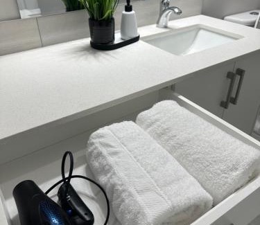 Calgary Apartment | A Peaceful Cozy and Sparkling Suite in a very Serene Atmosphere