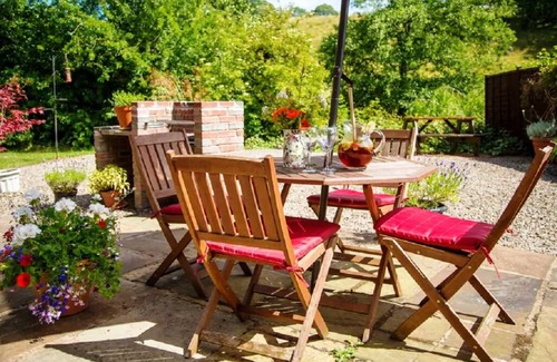 Longtown Cottage | A peaceful escape in rural Herefordshire - perfect for families and friends.