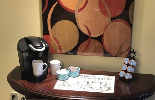 Bluff City Condo | A Peaceful Pit Stop: Speedway! Dragstrip! Casino! Downtown!