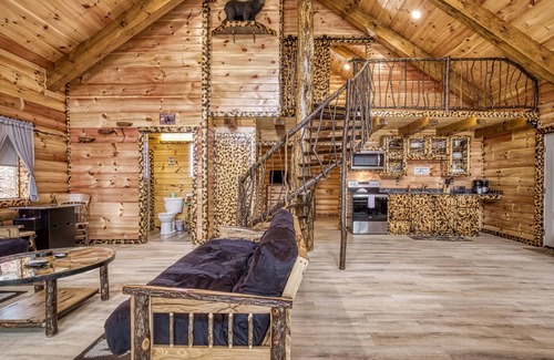 Newport Cabin | A Playful Bears Cabin: Get Ready for a Beary Good Time in the Smokies!