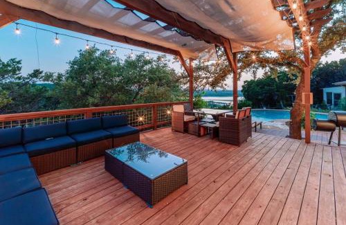 Lago Vista House | A Pool With A View