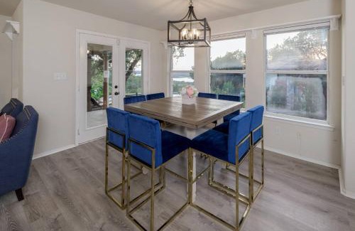 Lago Vista House | A Pool With A View