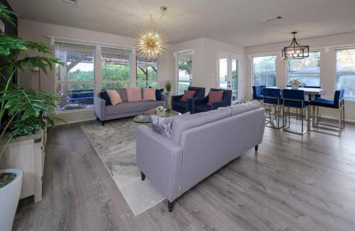 Lago Vista House | A Pool With A View