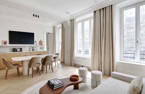 Les Halles Apartment | A Prestigious 2BR/2BA with Services - Louvre-Rivoli II