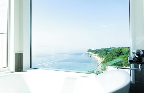 Awaji House | A private dog run of approximately 330m2 overlooki/Awaji Hyōgo