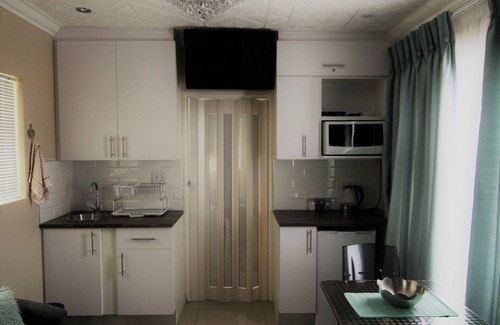 New Redruth Cottage | A private self catering cottage in quiet residential area
