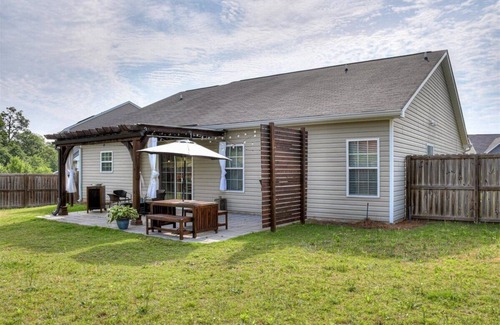 Aiken House | A quiet place to relax, yet close to everything. Minutes from downtown.
