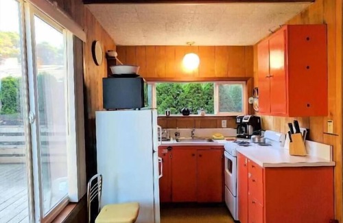 Florence Cabin | A Retro A-Frame within walking distance of Heceta Beach -.Anchor's A-Way: