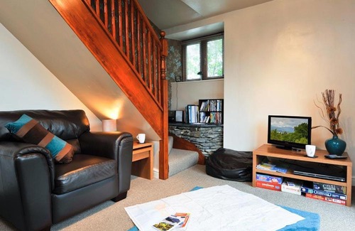 Staveley House | A River Runs By
