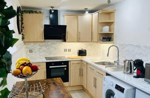 Burton on Trent Apartment | A Safari-Inspired 2 BR Apartment
