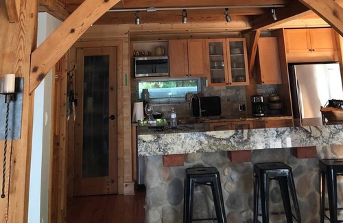 Beaconia Cottage | A shore thing! Spacious lake front get away for any season.