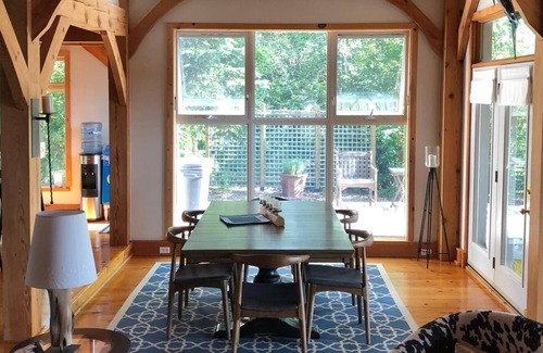 Beaconia Cottage | A shore thing! Spacious lake front get away for any season.