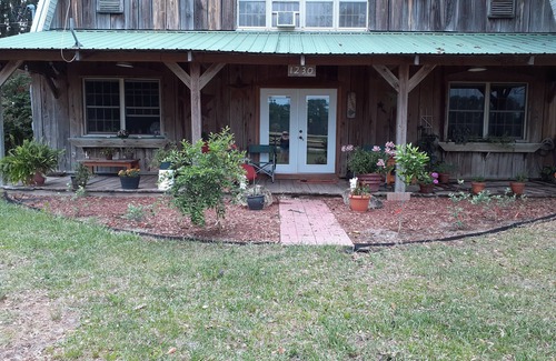 Astor Apartment | A short drive to Volusia Speedway. 30 minutes to the ocean.