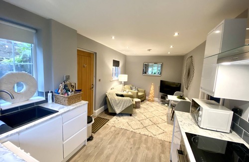 Chester Apartment | A short walk to the City, with free parking: this place oozes class!