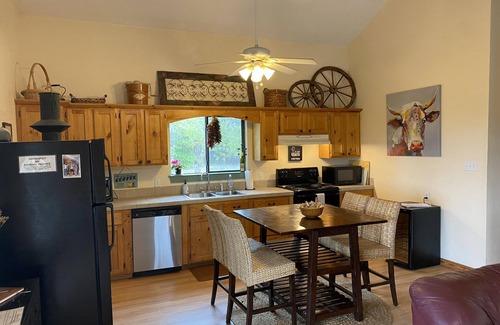 Wimberley House | "A slice of paradise" Wonderful cabin w/amazing views, private pool and hot tub