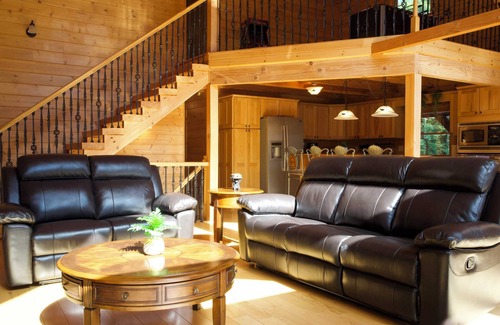 Salisbury Cabin | A Slice of Salisbury-Pool, Hottub 10 Acre