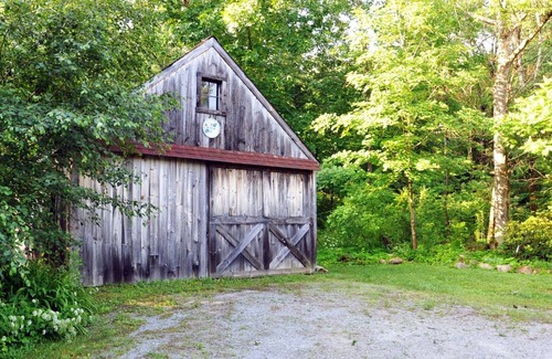 Great Barrington Cabin | A spacious Log Home on 11+ Acres of Private Forest 5 minutes from Ski Butternut