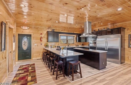 Gatlinburg Cabin | A Splash of Heaven - 10 minutes from downtown Gatlinburg!