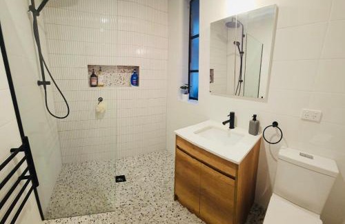 Melbourne Apartment | A Step to Albert Park