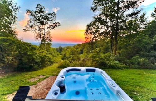 Harrison Cabin | A Still Point Cabin and HOT TUB!