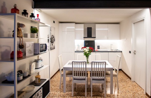 Historic Centre Apartment | A stone's throw from the Duomo