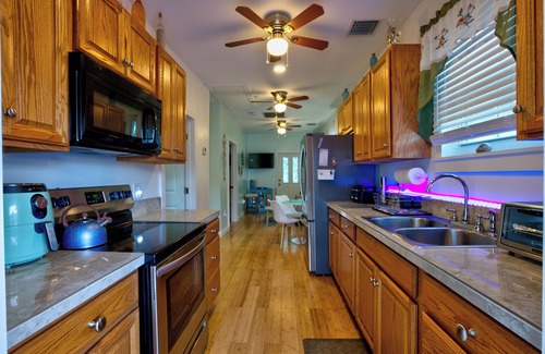 Uptown - Upper Duval Cottage | A Stones Throw Away from Duval - Downtown -Caroline's Cottage KW