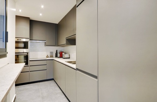 Porte-Dauphine Apartment | A Stunning 2BR/2BA Place Victor Hugo