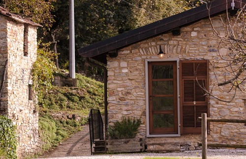 Bigliolo Villa | A stunning Tuscan villa with private pool set in its own vineyard,