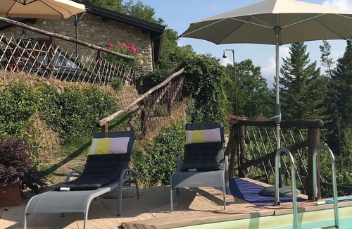 Bigliolo Villa | A stunning Tuscan villa with private pool set in its own vineyard,