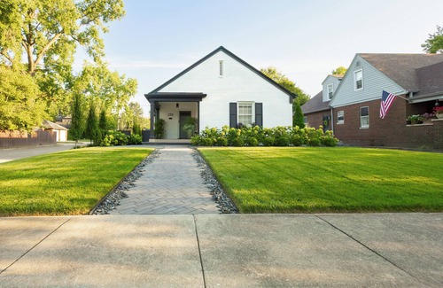 Indianapolis House | A stylish retreat in a beautiful 1924 Bungalow in the heart of Butler-Tarkington - Pet Friendly