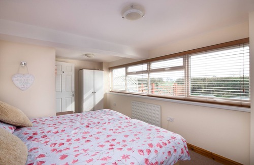 Saintbury Cabin | A superb Lodge with own private heated Indoor Swimming Pool close to Stratford