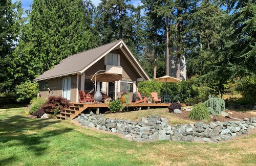 Freeland Cabin | A sweet Puget Sound view cabin with Mutiny Bay beach access.