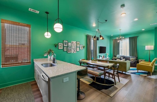 Downtown Nashville House | A "Swiftie" Sanctuary - Walk to Broadway + Rooftop